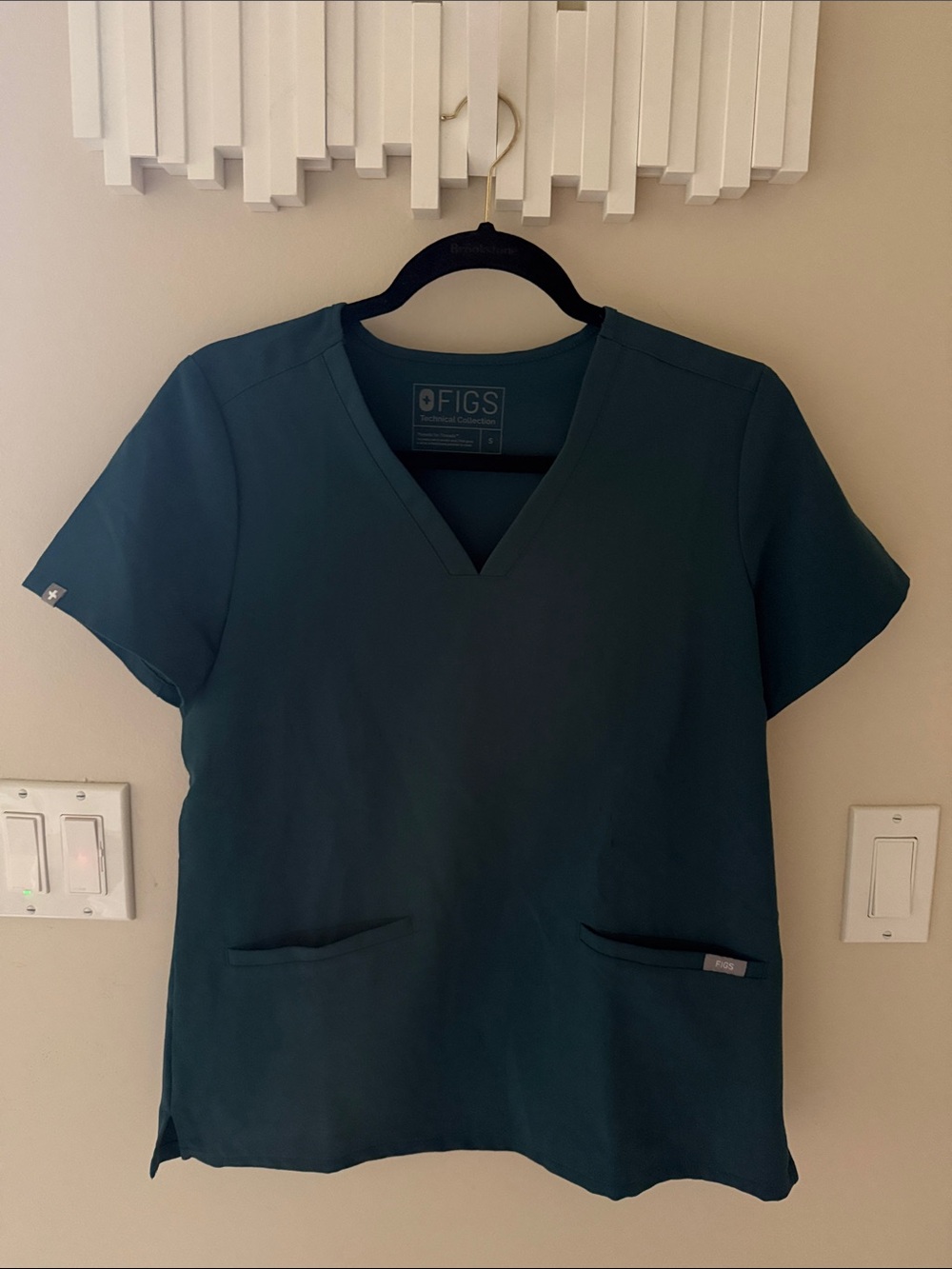 Figs Caribbean Blue CASMA V-Neck Short Sleeve Scrub Top NWOT Women's S